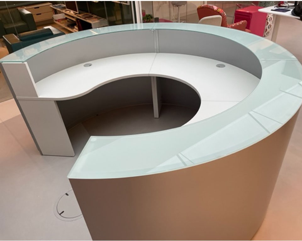 Circular reception desk 2300mm in diameter for one receptionist
