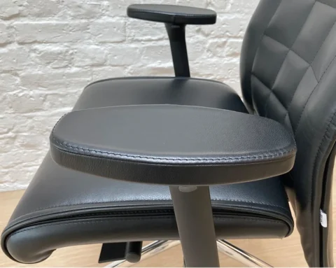 Executive chair with stylish leather adjustable arms