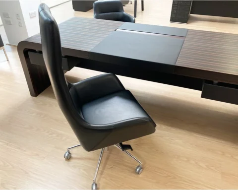 Executive office chairs with a gas lift and tilt mechanism