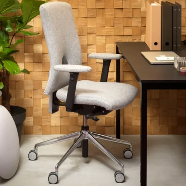 Executive office task chair with arms