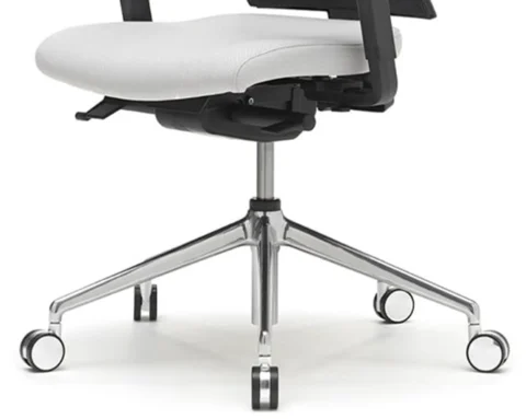 Executive task chair with an optional die cast aluminium base
