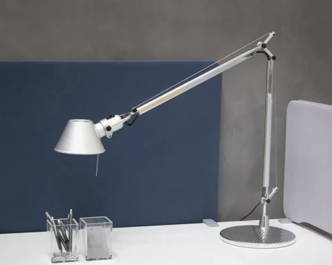 Classic tolomeo led desk lamp in aluminium