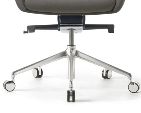 High quality executive swivel chairs with a tilt mechanism