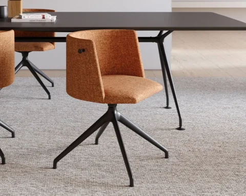 Luxury tub dining chair with a rotating swivel base